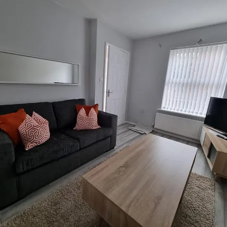 Beautiful 4 Bed Home, Sleeps 6, Driveway Parking, With Sky & Bt Sports Manchester Exterior photo