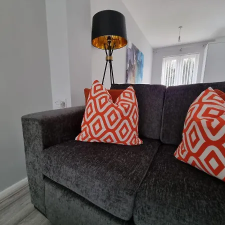 Beautiful 4 Bed Home, Sleeps 6, Driveway Parking, With Sky & Bt Sports Manchester Exterior photo
