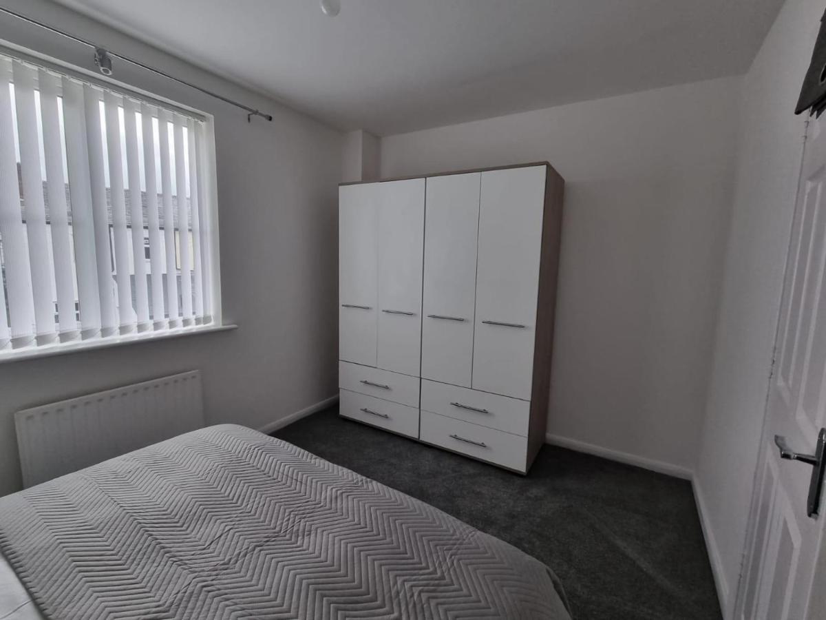 Дом отдыха Beautiful 4 Bed Home, Sleeps 6, Driveway Parking, With Sky & Bt Sports *