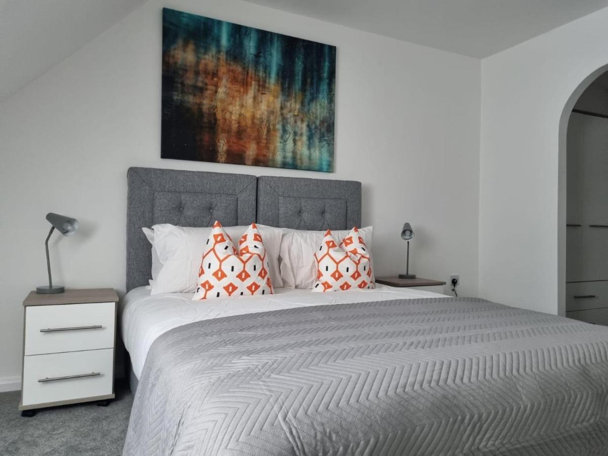 Beautiful 4 Bed Home, Sleeps 6, Driveway Parking, With Sky & Bt Sports * Манчестер