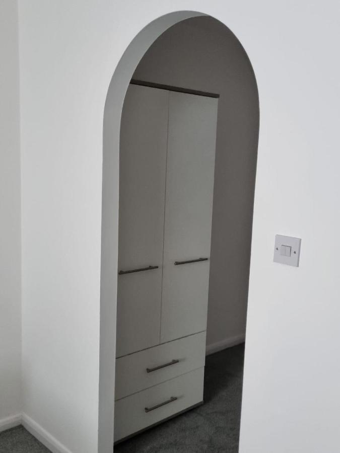 Holiday home Beautiful 4 Bed Home, Sleeps 6, Driveway Parking, With Sky & Bt Sports *