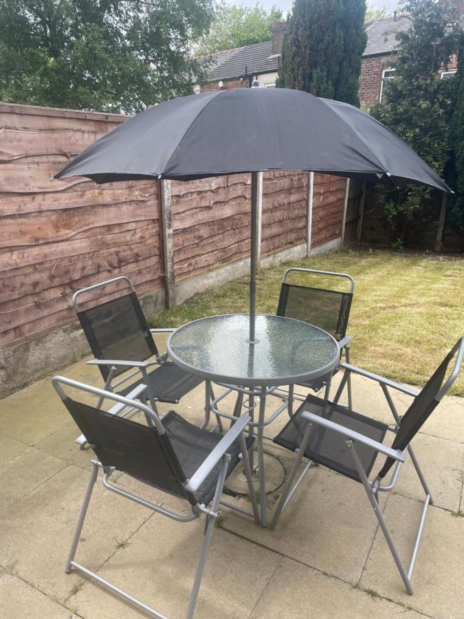 Beautiful 4 Bed Home, Sleeps 6, Driveway Parking, With Sky & Bt Sports Дом отдыха